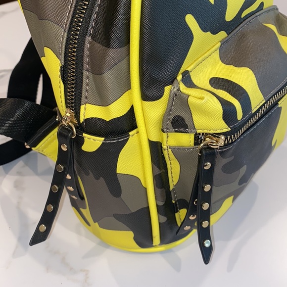 MINI LOUNGEFLY INSPIRED CAMO PRINT BACKPACK - Picture 3 of 6